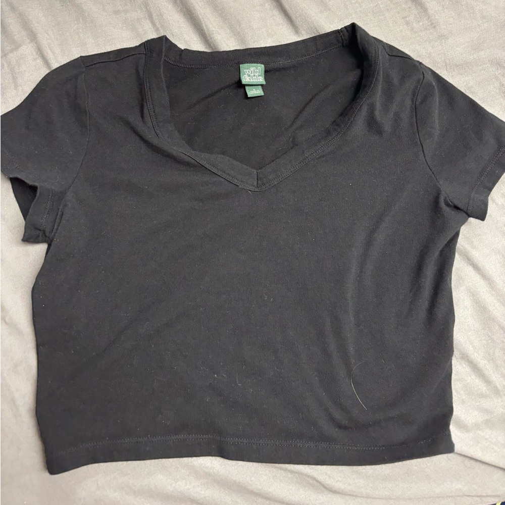 Black crop top v neck